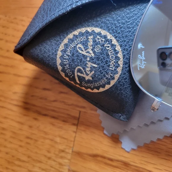 Ray-Ban Aviator Polarized Sunglasses with Case - Picture 5 of 5